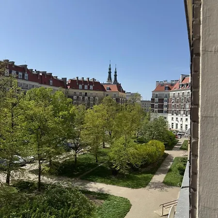 Chic , Plac Zbawiciela & Metro Politechnika Warschau