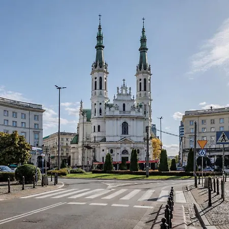 Chic , Plac Zbawiciela & Metro Politechnika *